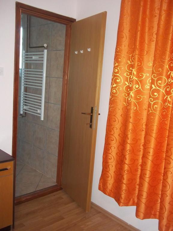 Rooms Zigic Korenica Buitenkant foto