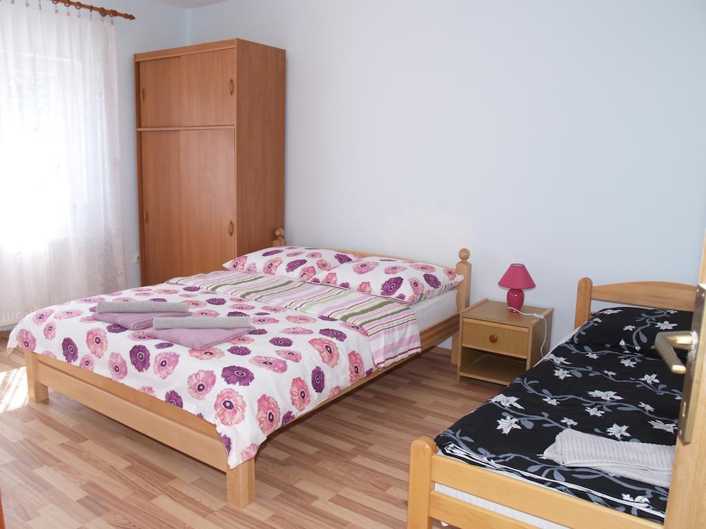 Rooms Zigic Korenica Buitenkant foto