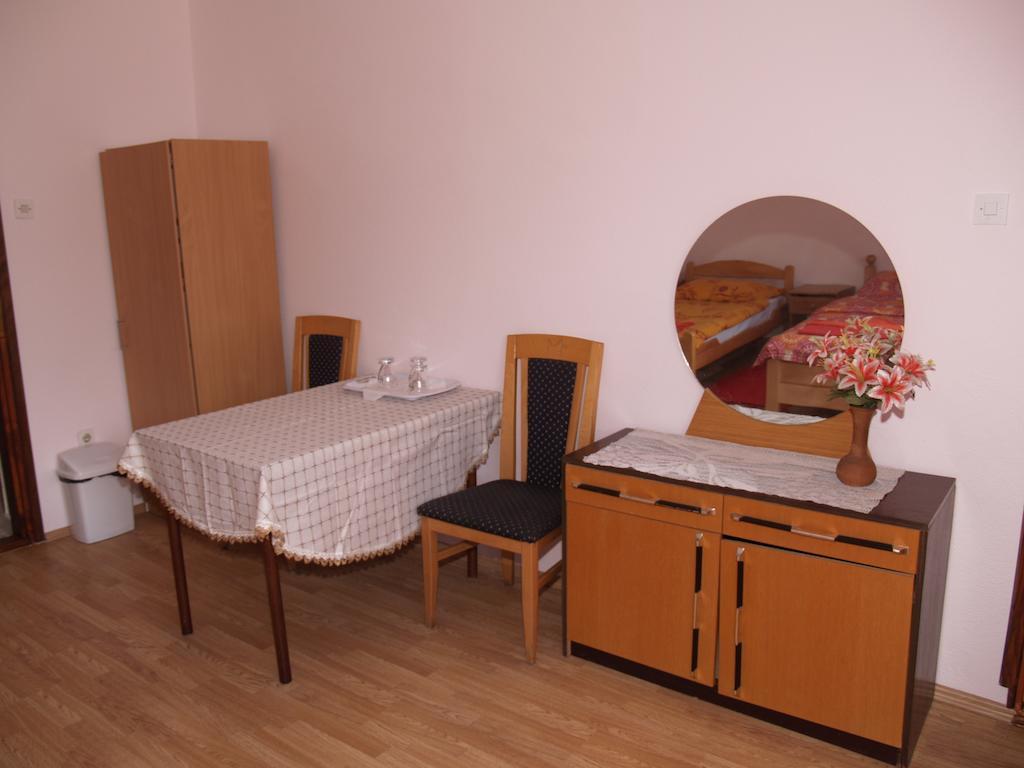 Rooms Zigic Korenica Buitenkant foto